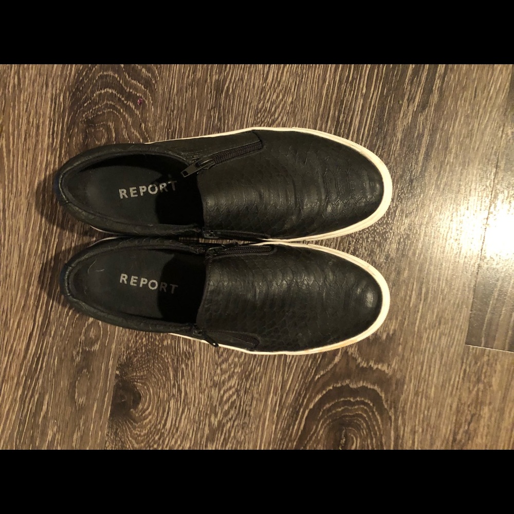 Black snake pattern shoes!